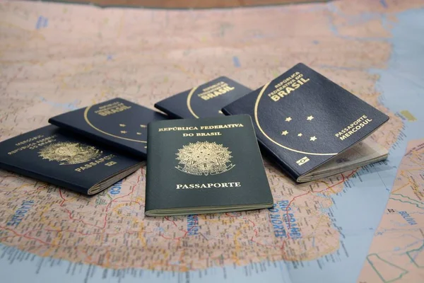 Vista Primer Plano Varios Pasaportes Mapa — Foto de Stock