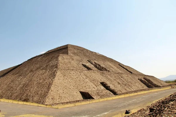 Teotihuacan manzarası, Meksika 'da antik bir şehir.