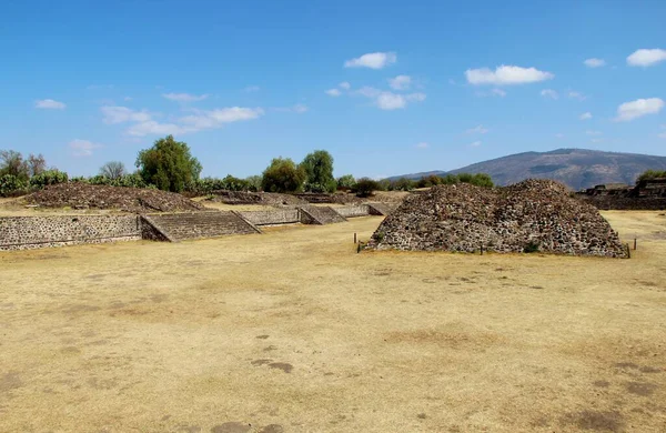Teotihuacan manzarası, Meksika 'da antik bir şehir.