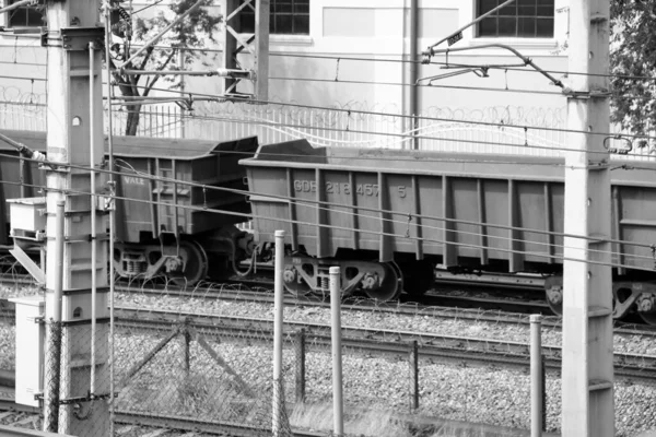 Tren istasyonundaki raylar.