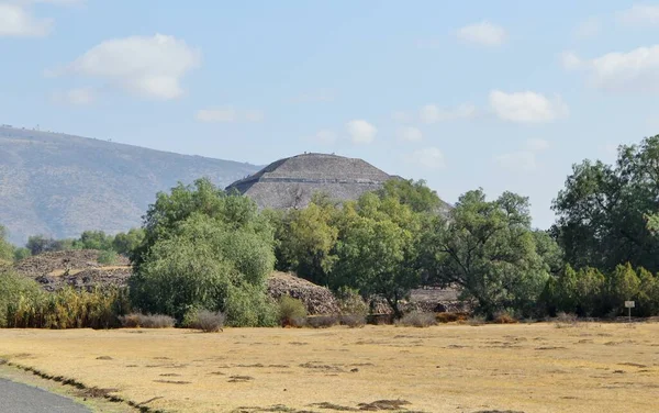 Teotihuacan manzarası, Meksika 'da antik bir şehir.
