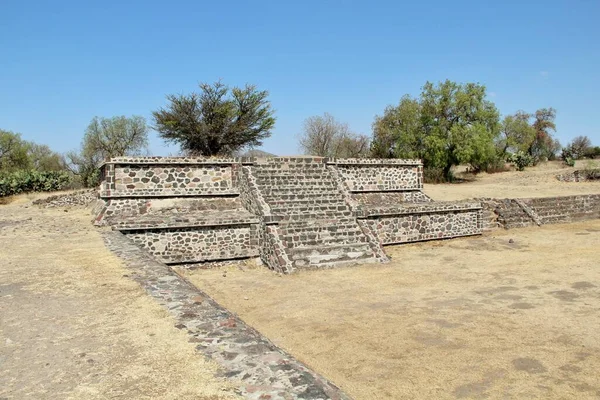 Teotihuacan manzarası, Meksika 'da antik bir şehir.
