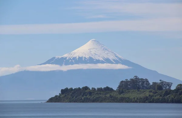 칠레의 눈덮인 화산의 — 스톡 사진