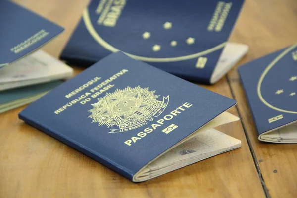 Vista Cerca Varios Pasaportes Mesa Madera — Foto de Stock