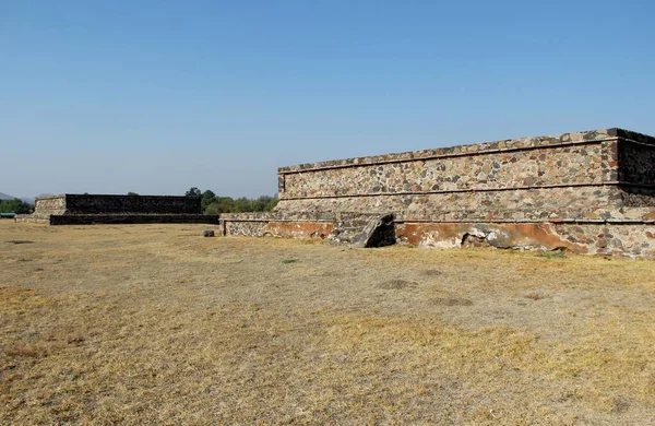 Teotihuacan manzarası, Meksika 'da antik bir şehir.