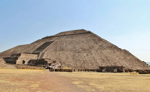 Teotihuacan manzarası, Meksika 'da antik bir şehir.