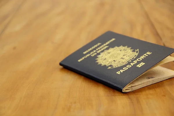 Vista Perto Passaporte Mesa Madeira — Fotografia de Stock