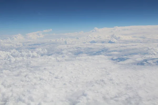 Vita Moln Den Blå Himlen — Stockfoto