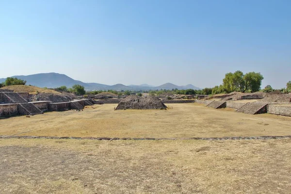 Teotihuacan manzarası, Meksika 'da antik bir şehir.