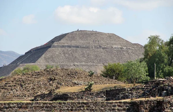 Teotihuacan manzarası, Meksika 'da antik bir şehir.