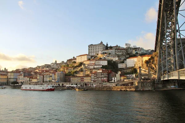 Mimari manzara, binalar ve caddeler liman kenti, Porto, Portekiz