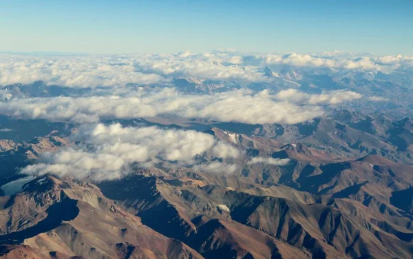 Hermosa Vista Aérea Las Montañas Las Nubes —  Fotos de Stock