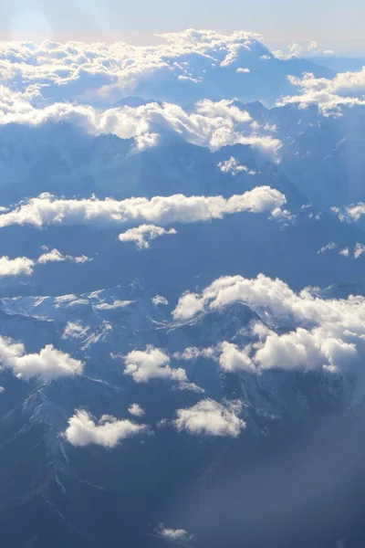 Hermosa Vista Aérea Las Montañas Las Nubes —  Fotos de Stock