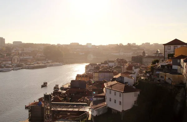 Mimari manzara, binalar ve caddeler liman kenti, Porto, Portekiz