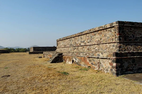 Teotihuacan manzarası, Meksika 'da antik bir şehir.