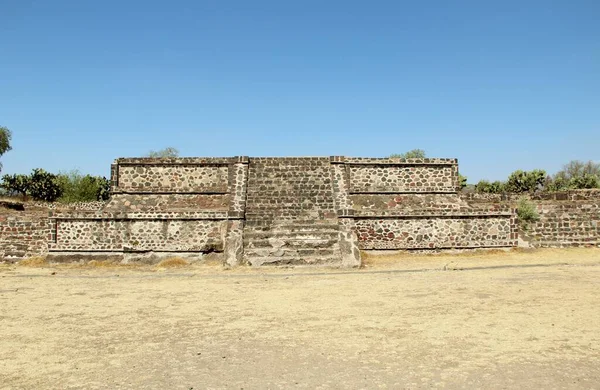 Teotihuacan manzarası, Meksika 'da antik bir şehir.