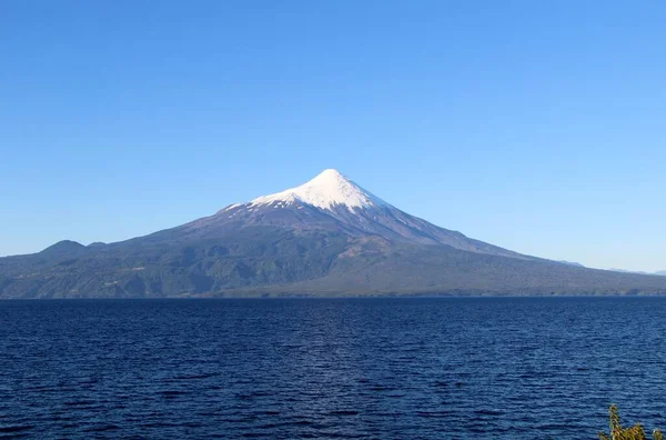 Vista Panorâmica Vulcão Com Neve Chile — Fotografia de Stock