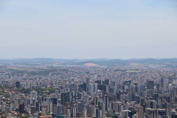 Brezilya 'nın Belo Horizonte kentinin havadan görünüşü
