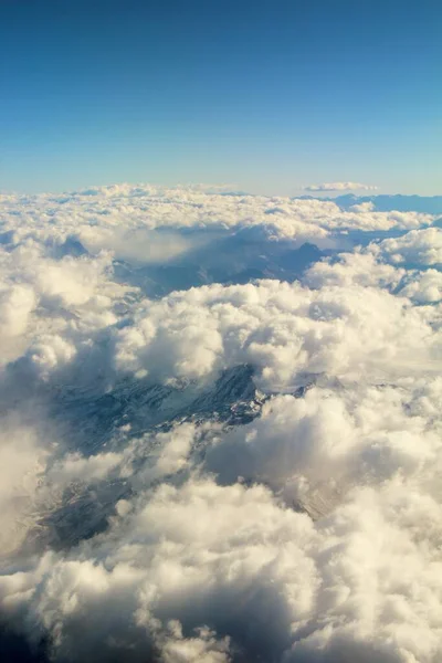 Hermosa Vista Aérea Las Montañas Las Nubes —  Fotos de Stock