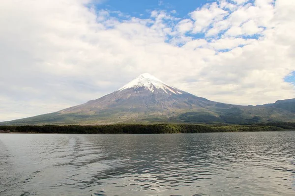 Veduta Panoramica Del Vulcano Con Neve Cile — Foto Stock