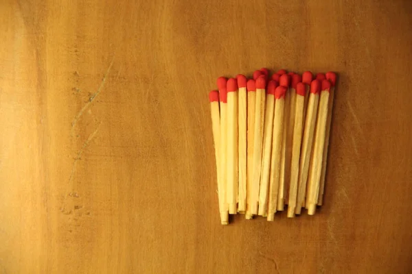 Palos Cerillas Sobre Fondo Mesa Madera —  Fotos de Stock