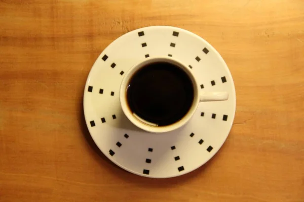 Vue Une Tasse Café Pleine Sur Une Soucoupe Bois — Photo