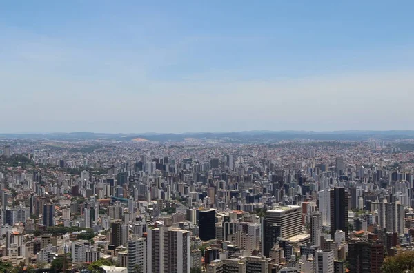 Brezilya 'nın Belo Horizonte kentinin havadan görünüşü