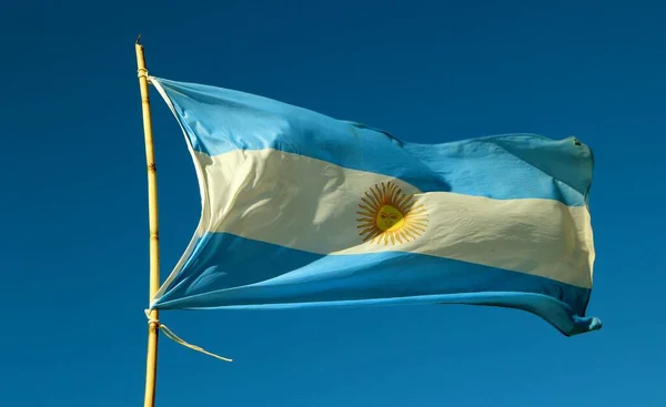 Argentinská Vlajka Větru Modré Obloze — Stock fotografie