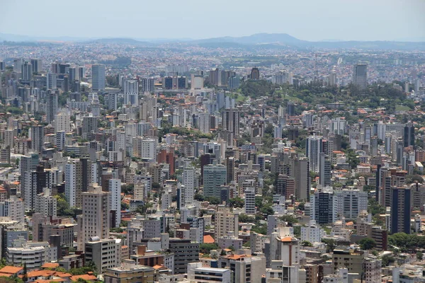 Brezilya 'nın Belo Horizonte kentinin havadan görünüşü