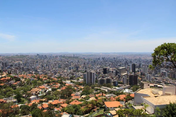 Brezilya 'nın Belo Horizonte kentinin havadan görünüşü