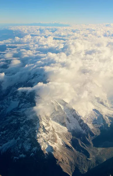 Hermosa Vista Aérea Las Montañas Las Nubes —  Fotos de Stock