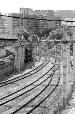 Tren istasyonundaki raylar.