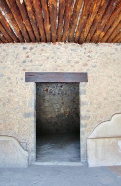 Meksika 'da antik bir şehir olan Teotihuacan, piramitlerin ve harabelerin manzarası