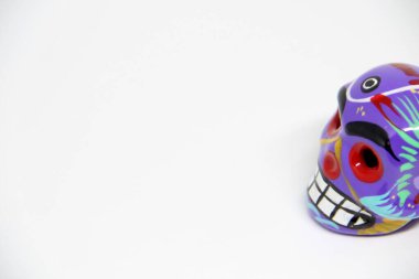 Beyaz arkaplanda Meksika kafatası