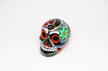 Beyaz arkaplanda Meksika kafatası