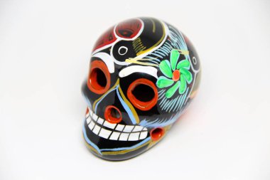 Beyaz arkaplanda Meksika kafatası