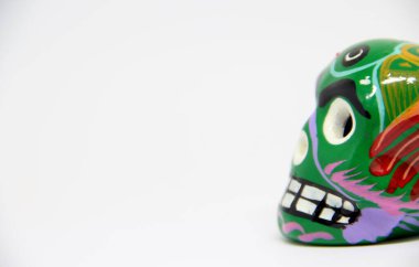 Beyaz arkaplanda Meksika kafatası