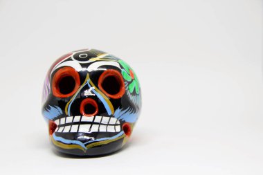 Beyaz arkaplanda Meksika kafatası