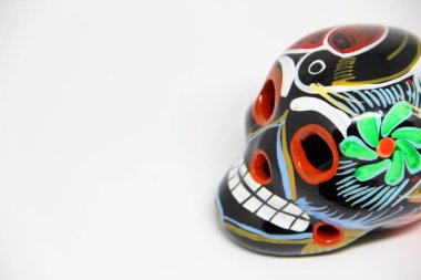 Beyaz arkaplanda Meksika kafatası