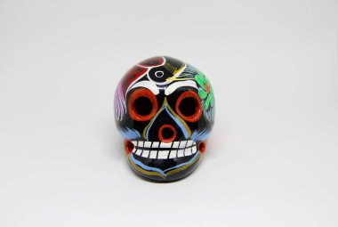 Beyaz arkaplanda Meksika kafatası