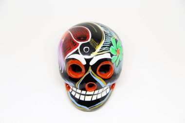 Beyaz arkaplanda Meksika kafatası