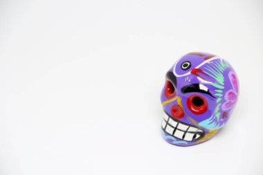 Beyaz arkaplanda Meksika kafatası