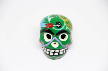 Beyaz arkaplanda Meksika kafatası