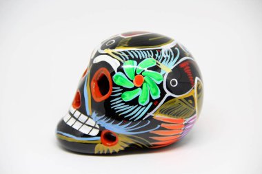 Beyaz arkaplanda Meksika kafatası