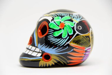 Beyaz arkaplanda Meksika kafatası