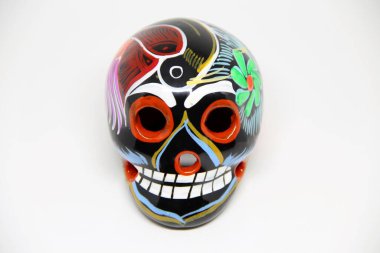 Beyaz arkaplanda Meksika kafatası