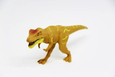 Beyaz arka planda izole edilmiş plastik dinozor oyuncağı