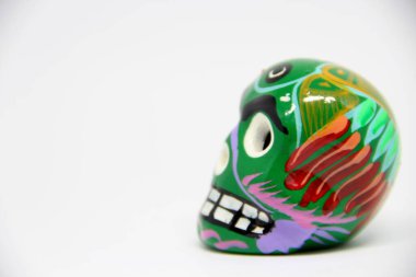 Beyaz arkaplanda Meksika kafatası