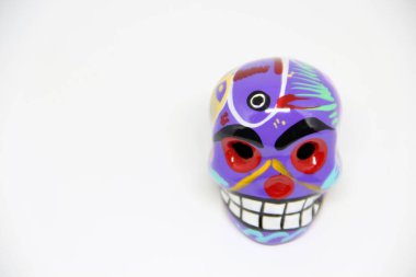 Beyaz arkaplanda Meksika kafatası