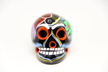 Beyaz arkaplanda Meksika kafatası